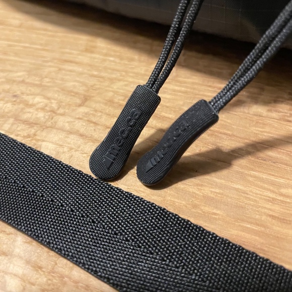 Mountain Equipment Co-op Backpack Lightweight Gray – LIKE NEW - Picture 7 of 14